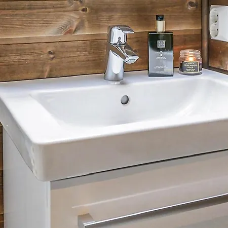 بيت للعطل 4 Bedroom Amazing In *